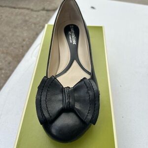 Naturalizer Black Leather Bow Loafers